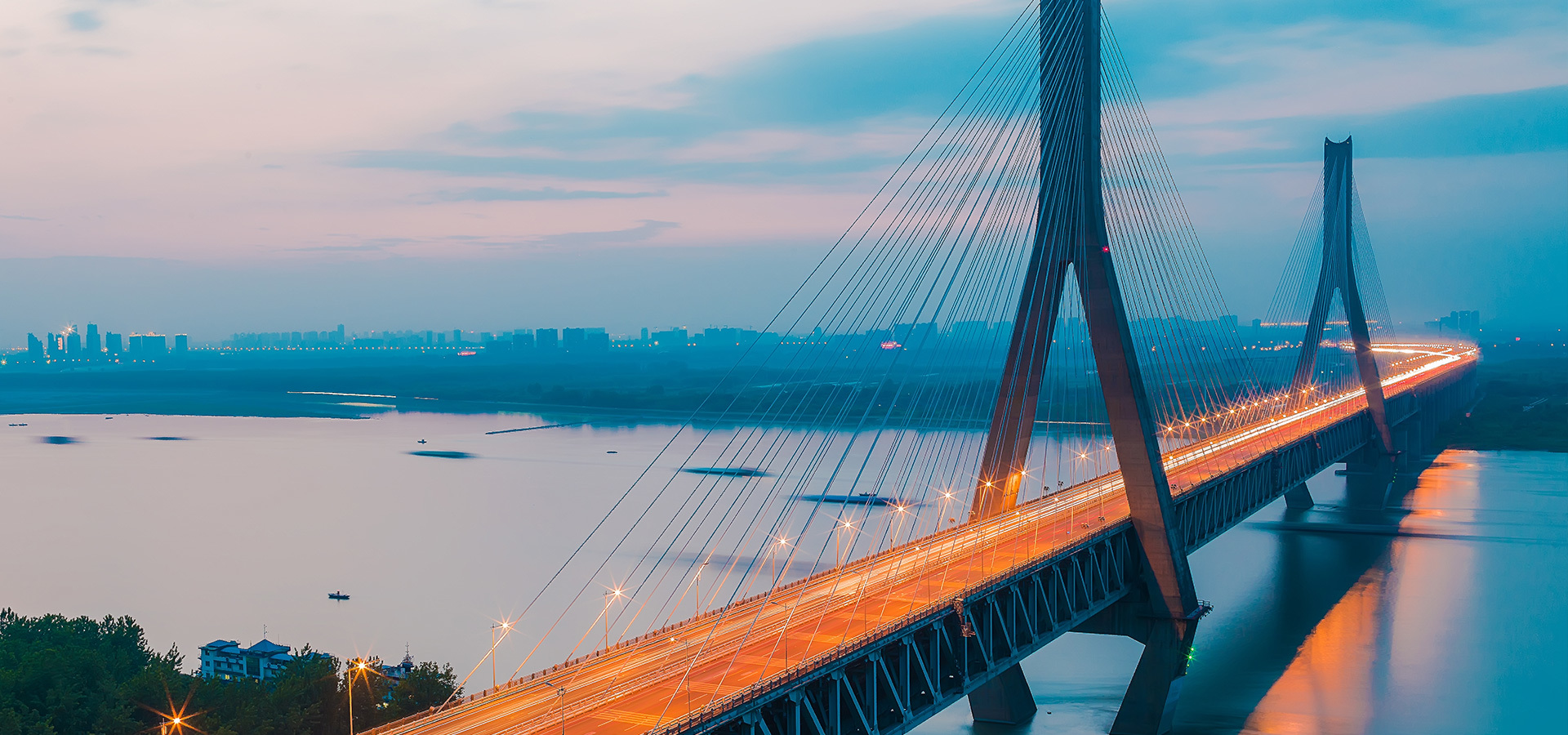 成為受人尊敬的金屬製品綜合服務商